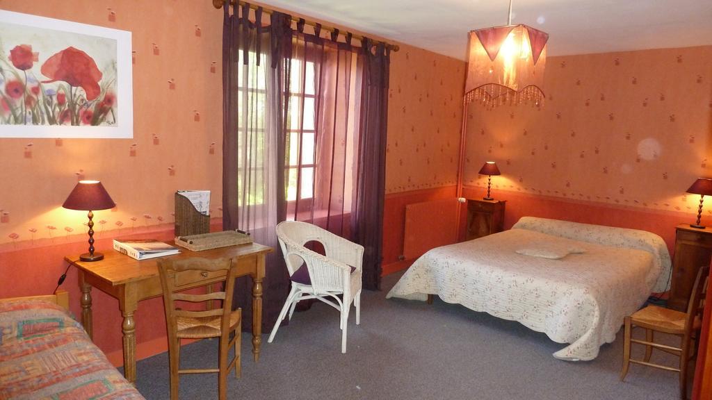 Bed and Breakfast Les Volets Bleus Saint-Martin-des-Entrées Pokój zdjęcie