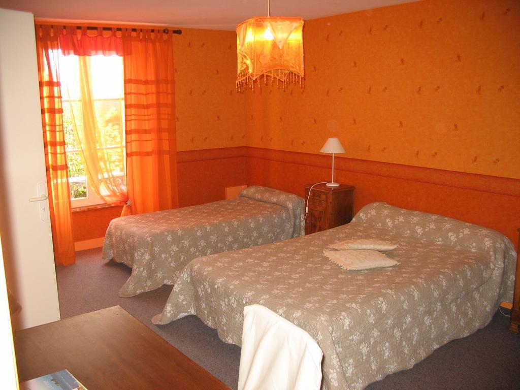 Bed and Breakfast Les Volets Bleus Saint-Martin-des-Entrées Pokój zdjęcie