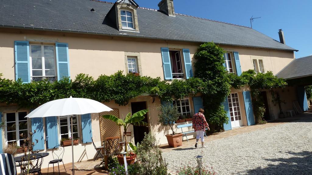 Bed and Breakfast Les Volets Bleus Saint-Martin-des-Entrées Zewnętrze zdjęcie